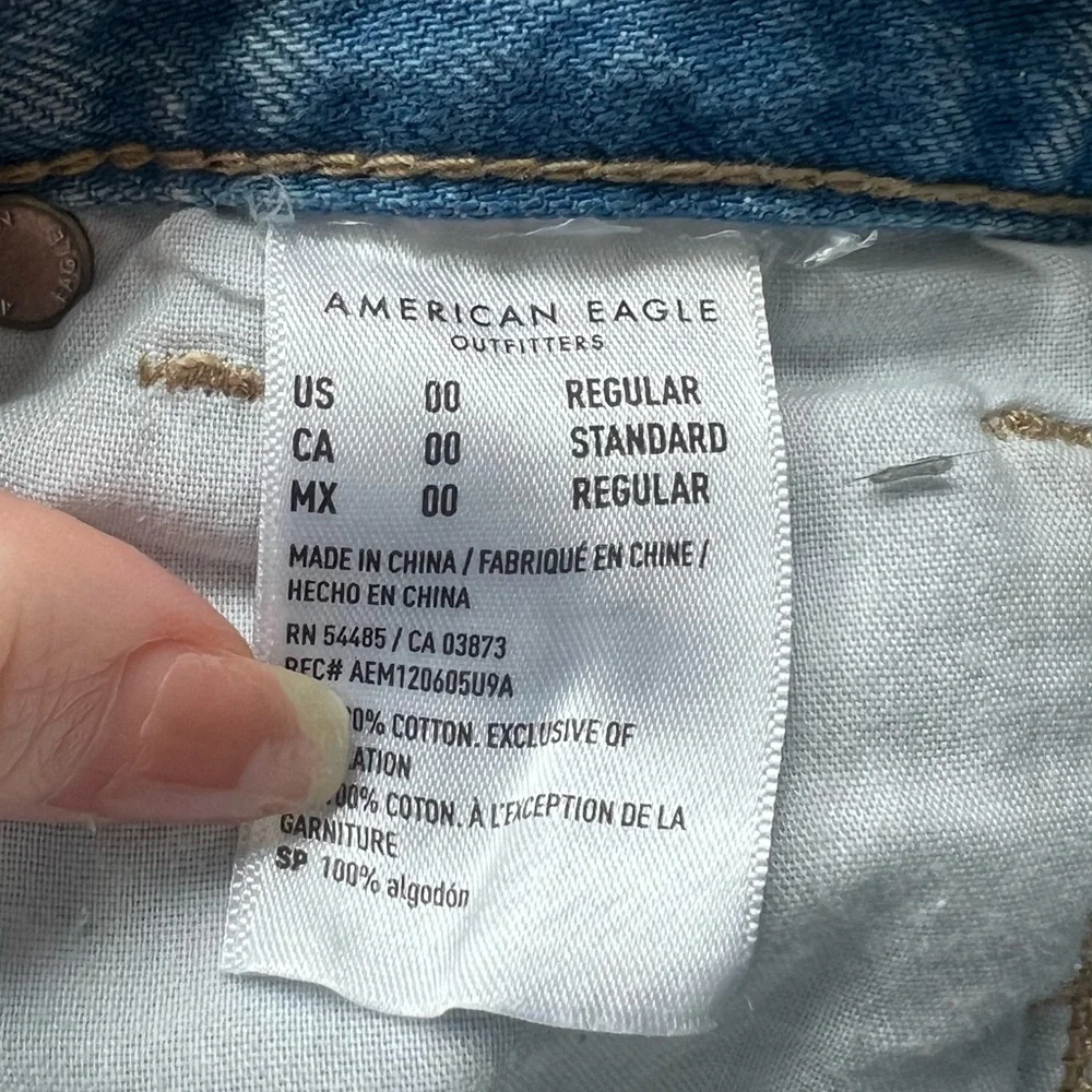 American Eagle High Rise Ripped Mom Jeans - Picture 5 of 7